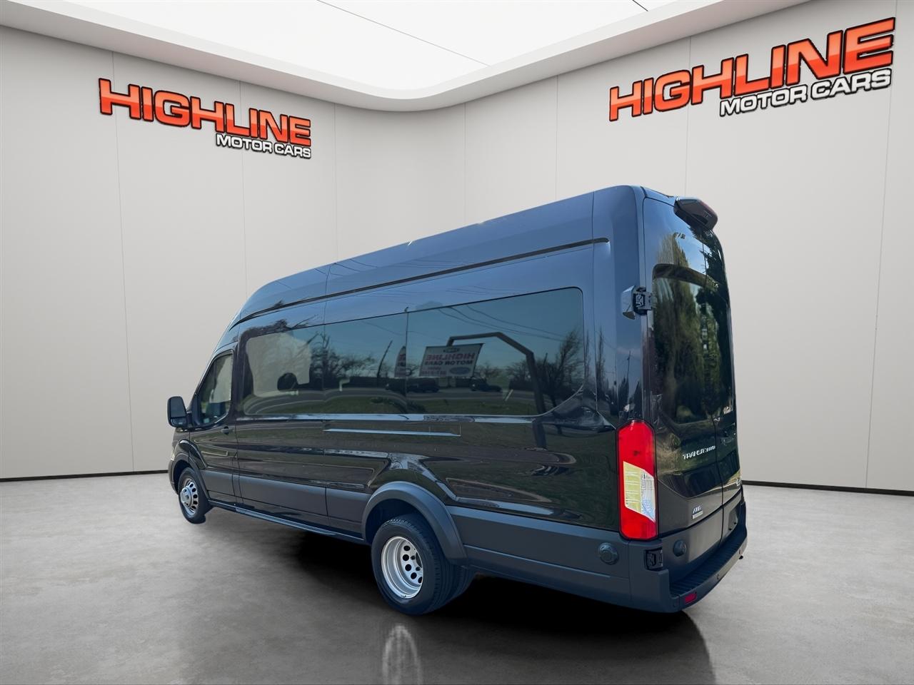 Ford Transit Passenger Wagon T-350 HD 148" EL High Roof XLT DRW AWD 2022