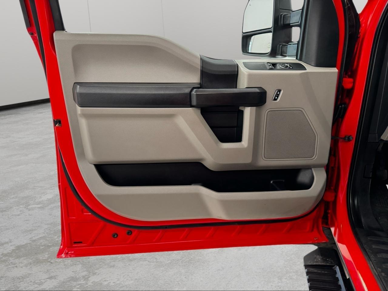 Ford Super Duty F-350 SRW XLT 4WD Reg Cab 8' Box 2020