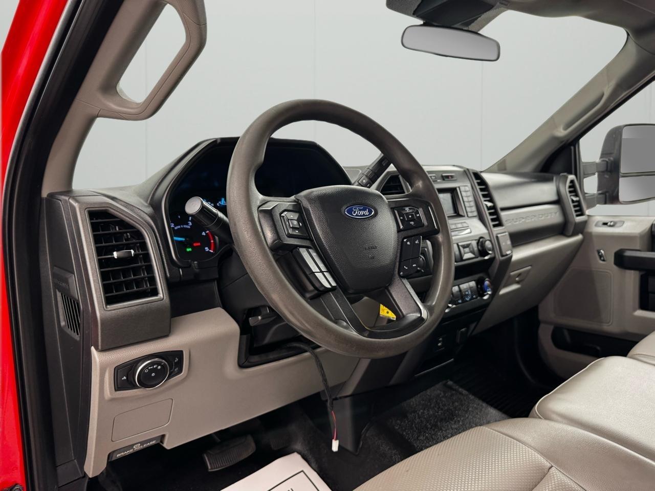 Ford Super Duty F-350 SRW XLT 4WD Reg Cab 8' Box 2020