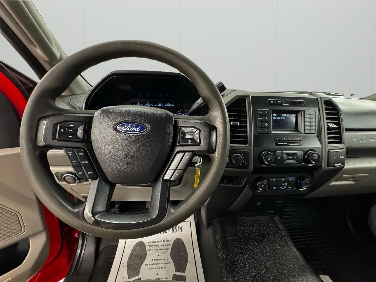 Ford Super Duty F-350 SRW XLT 4WD Reg Cab 8' Box 2020