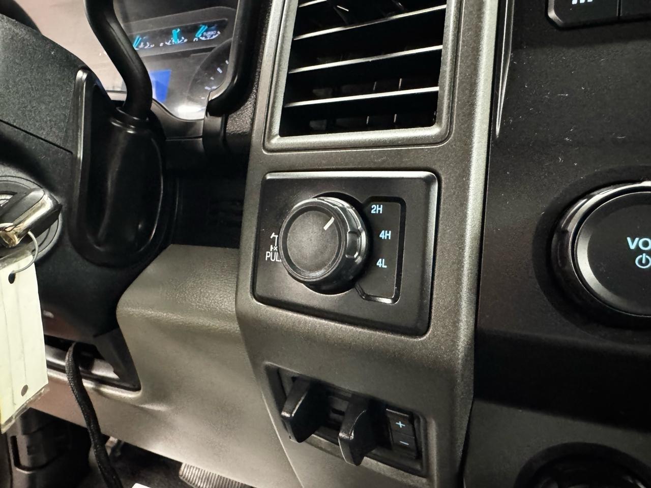 Ford Super Duty F-350 SRW XLT 4WD Reg Cab 8' Box 2020