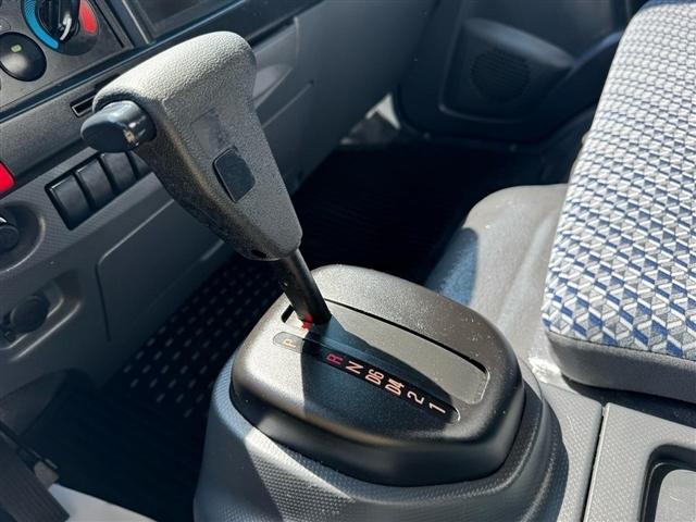 Isuzu NPR  2023