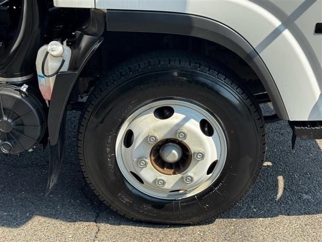 Isuzu NPR  2023