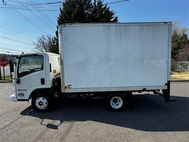 Isuzu NPR  2023