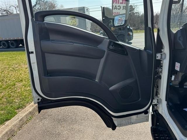 Isuzu NPR  2023