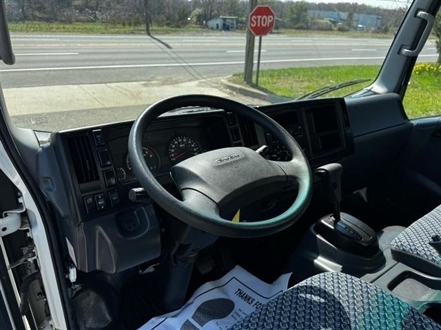Isuzu NPR  2023