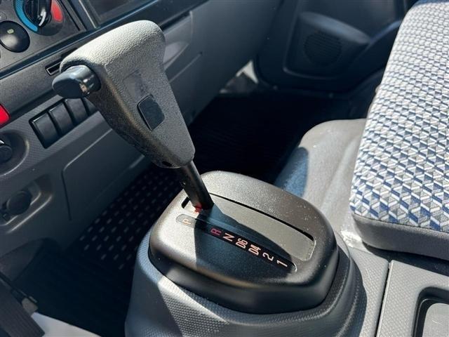 Isuzu NPR  2023