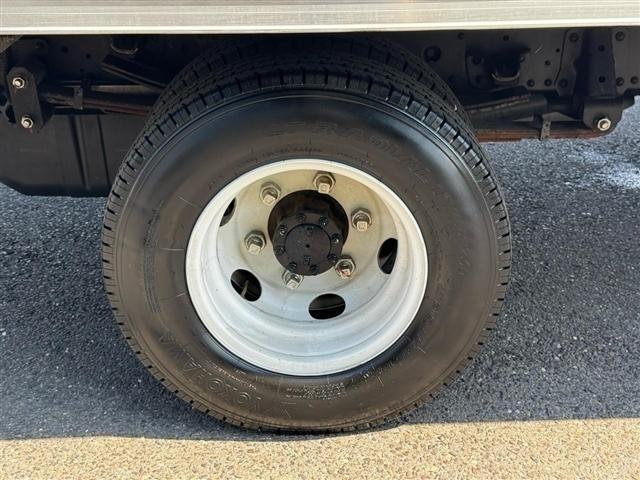 Isuzu NPR  2023