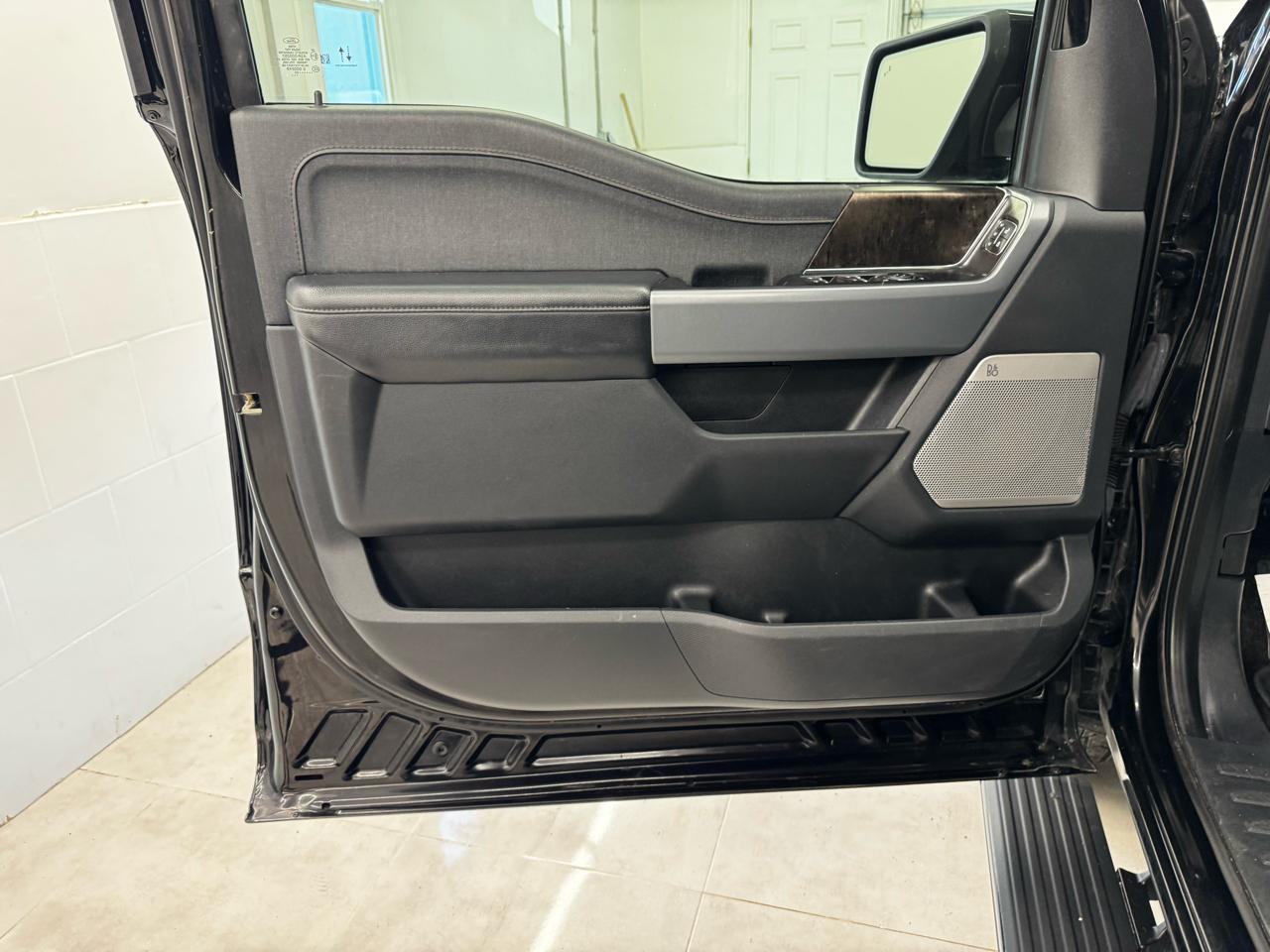 Ford F-150 Lightning Platinum 4WD SuperCrew 5.5' Box 2023