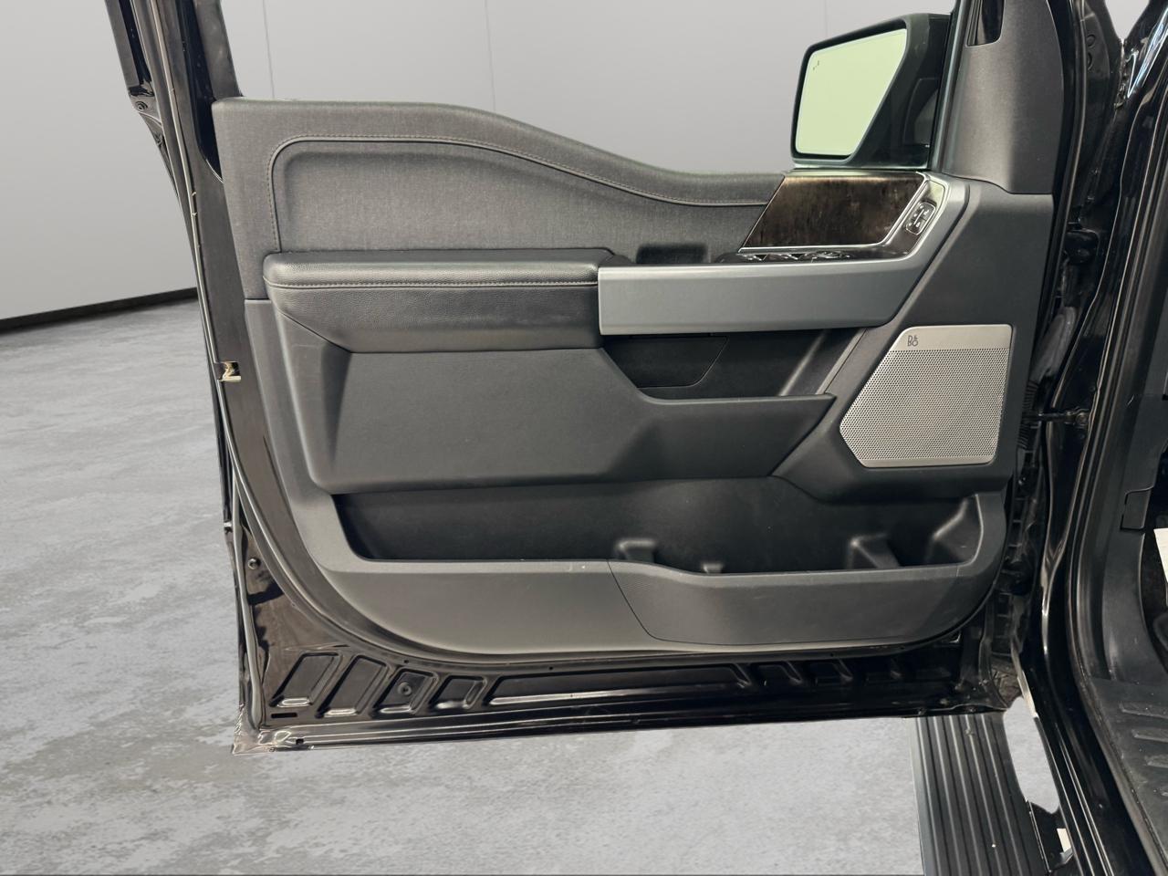 Ford F-150 Lightning Platinum 4WD SuperCrew 5.5' Box 2023