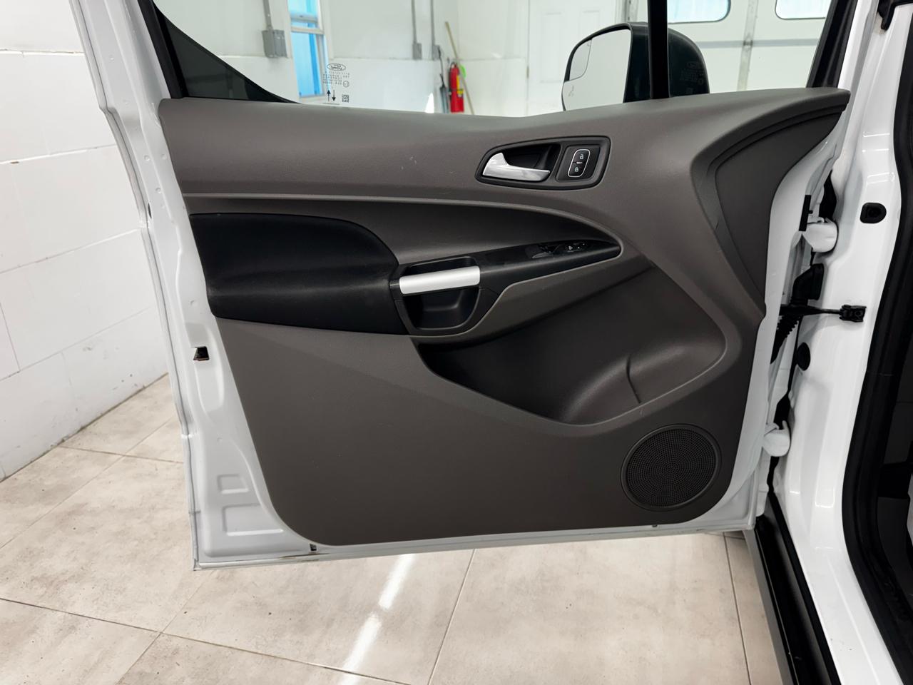 Ford Transit Connect Van XLT LWB w/Rear Symmetrical Doors 2022