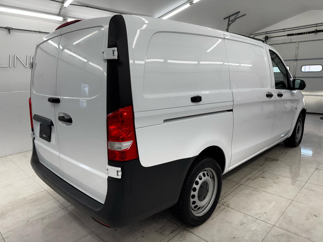 Mercedes-Benz Metris Cargo Van Standard Roof 126" Wheelbase 2020