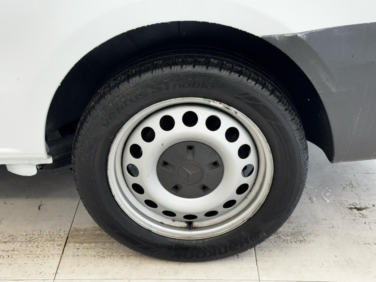 Mercedes-Benz Metris Cargo Van Standard Roof 126" Wheelbase 2020