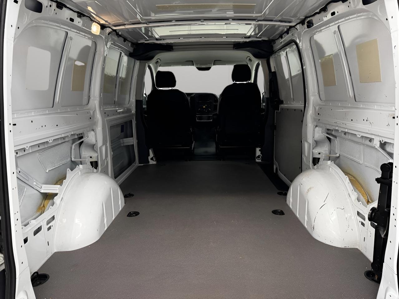 Mercedes-Benz Metris Cargo Van Standard Roof 126" Wheelbase 2020