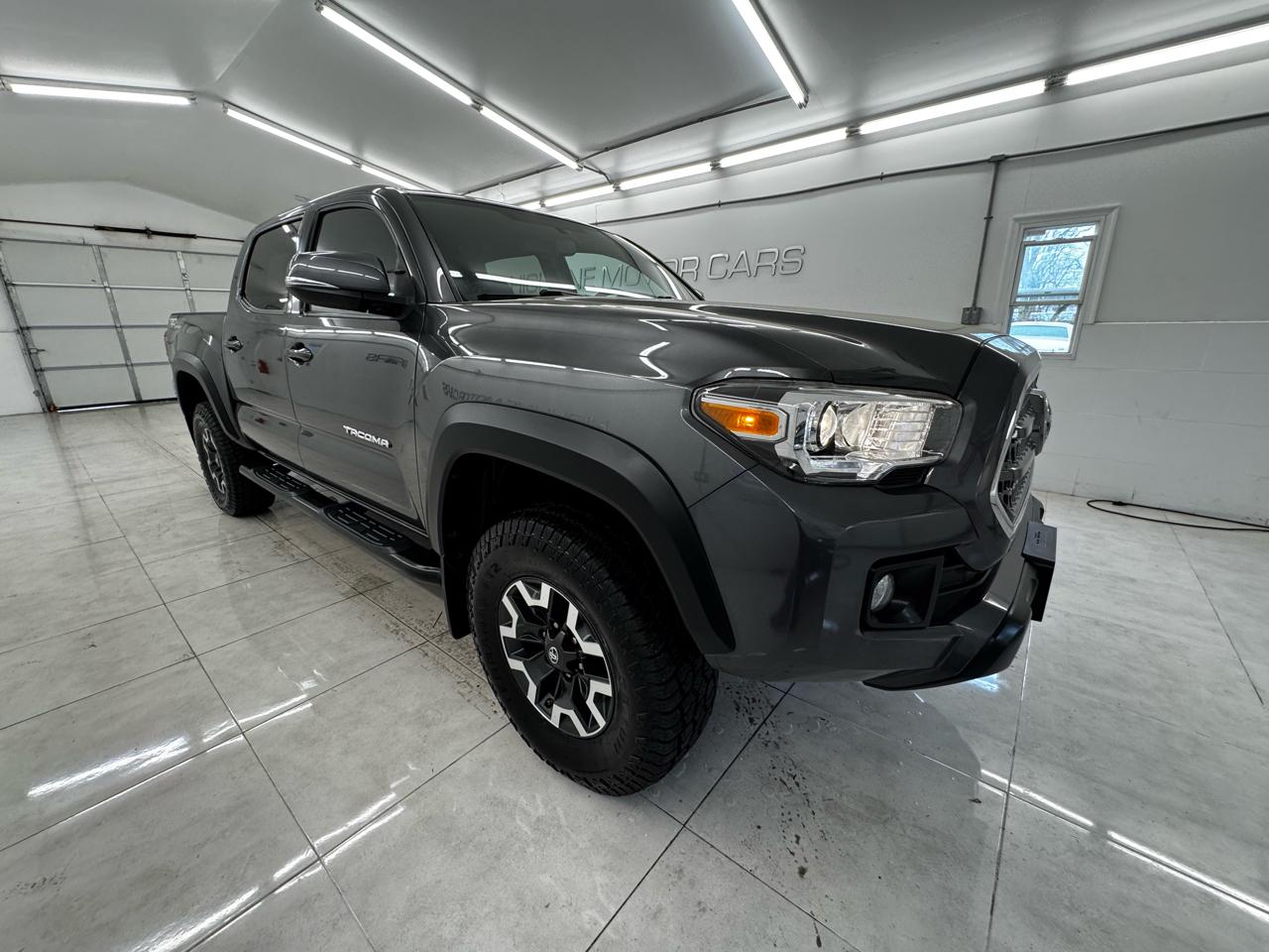 Toyota Tacoma TRD Off Road Double Cab 5' Bed V6 4x4 MT (Natl) 2017