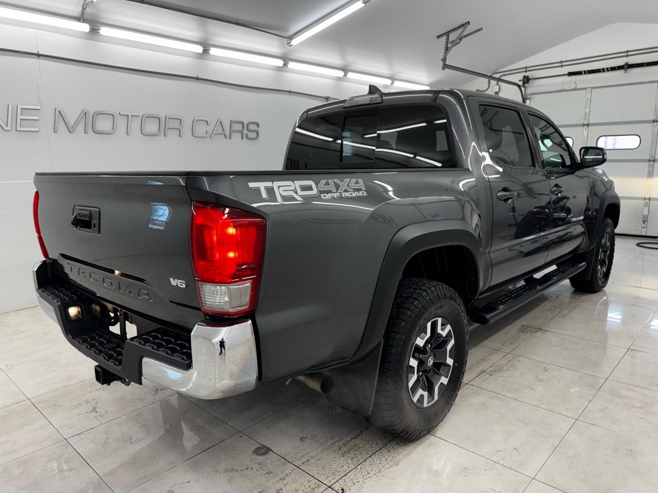 Toyota Tacoma TRD Off Road Double Cab 5' Bed V6 4x4 MT (Natl) 2017