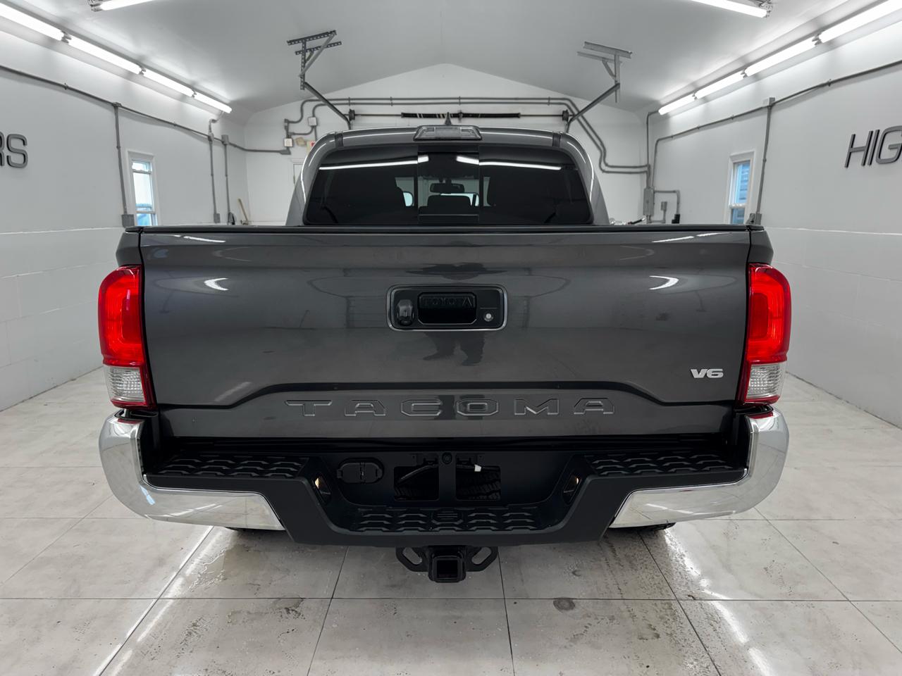 Toyota Tacoma TRD Off Road Double Cab 5' Bed V6 4x4 MT (Natl) 2017