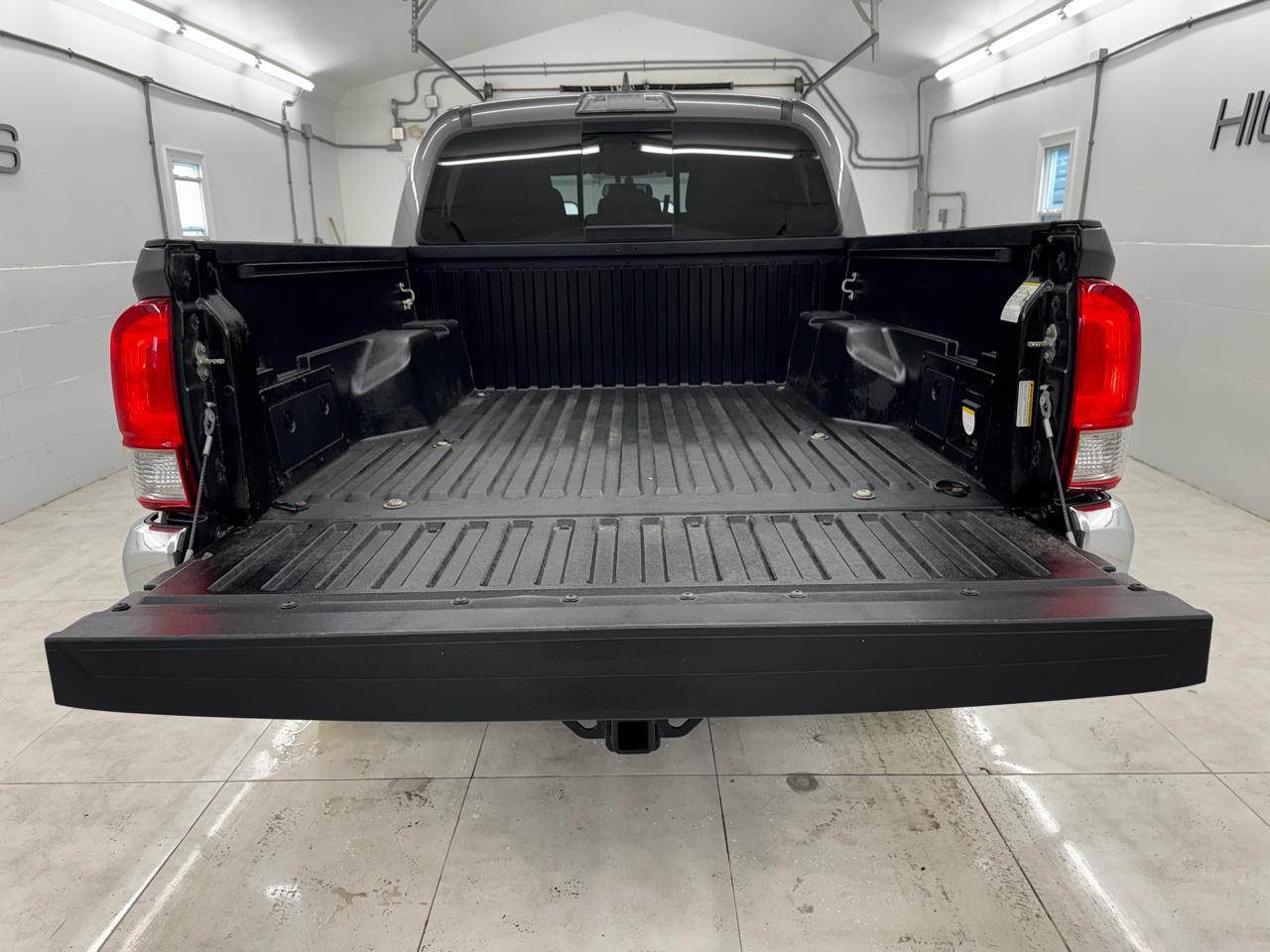 Toyota Tacoma TRD Off Road Double Cab 5' Bed V6 4x4 MT (Natl) 2017