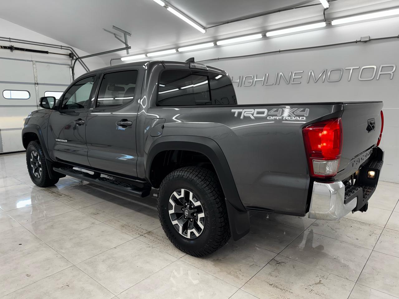 Toyota Tacoma TRD Off Road Double Cab 5' Bed V6 4x4 MT (Natl) 2017