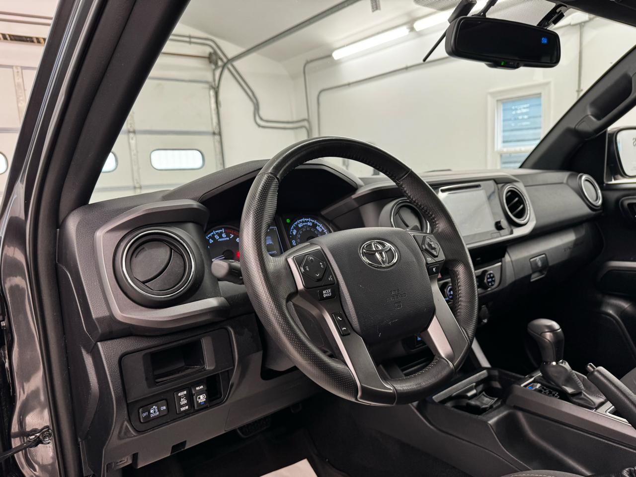 Toyota Tacoma TRD Off Road Double Cab 5' Bed V6 4x4 MT (Natl) 2017