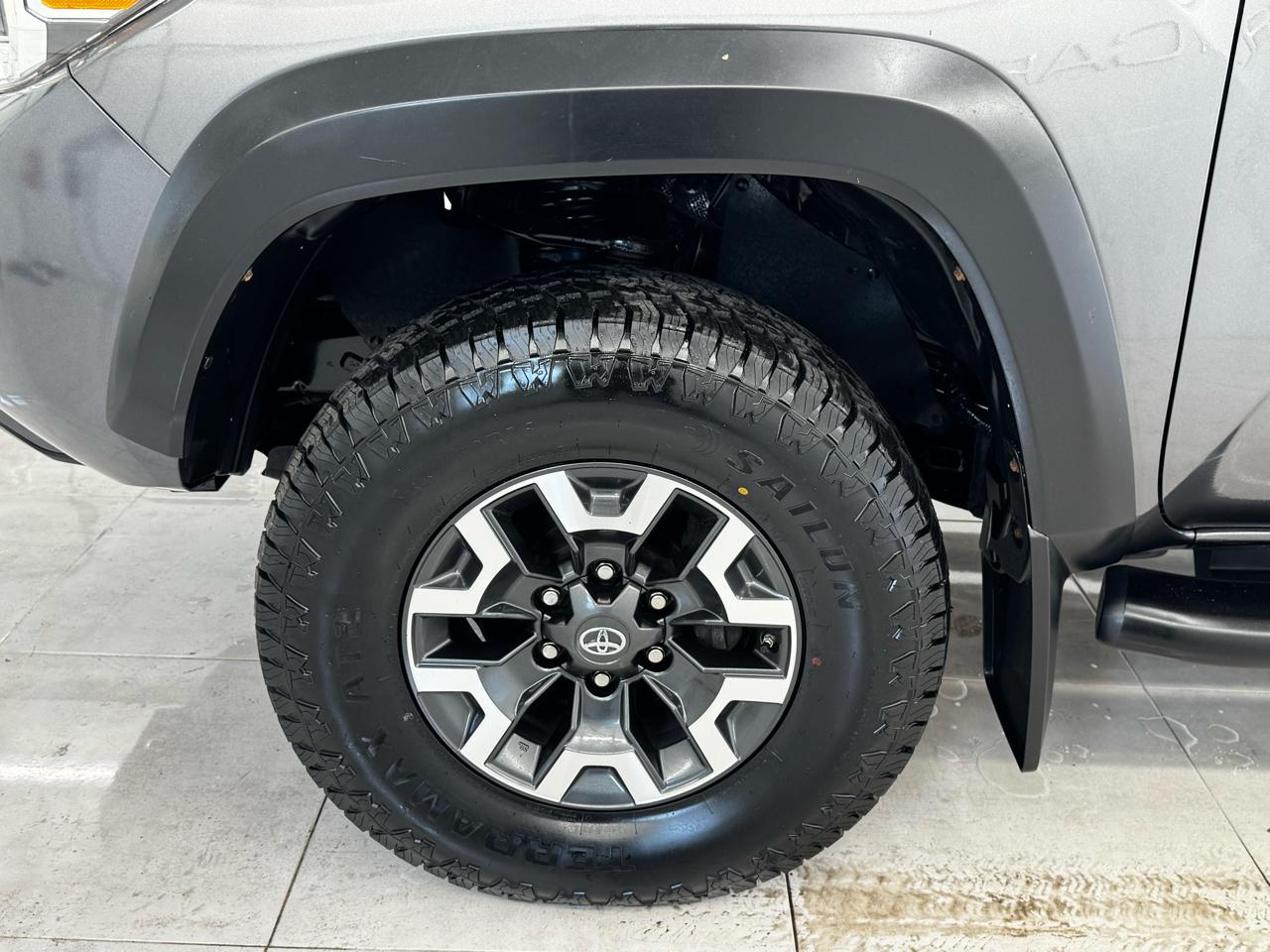 Toyota Tacoma TRD Off Road Double Cab 5' Bed V6 4x4 MT (Natl) 2017