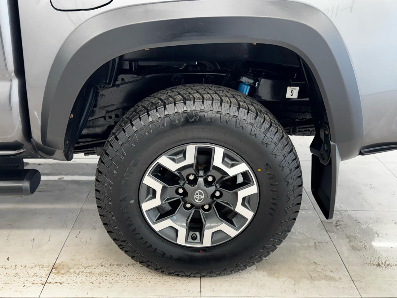 Toyota Tacoma TRD Off Road Double Cab 5' Bed V6 4x4 MT (Natl) 2017