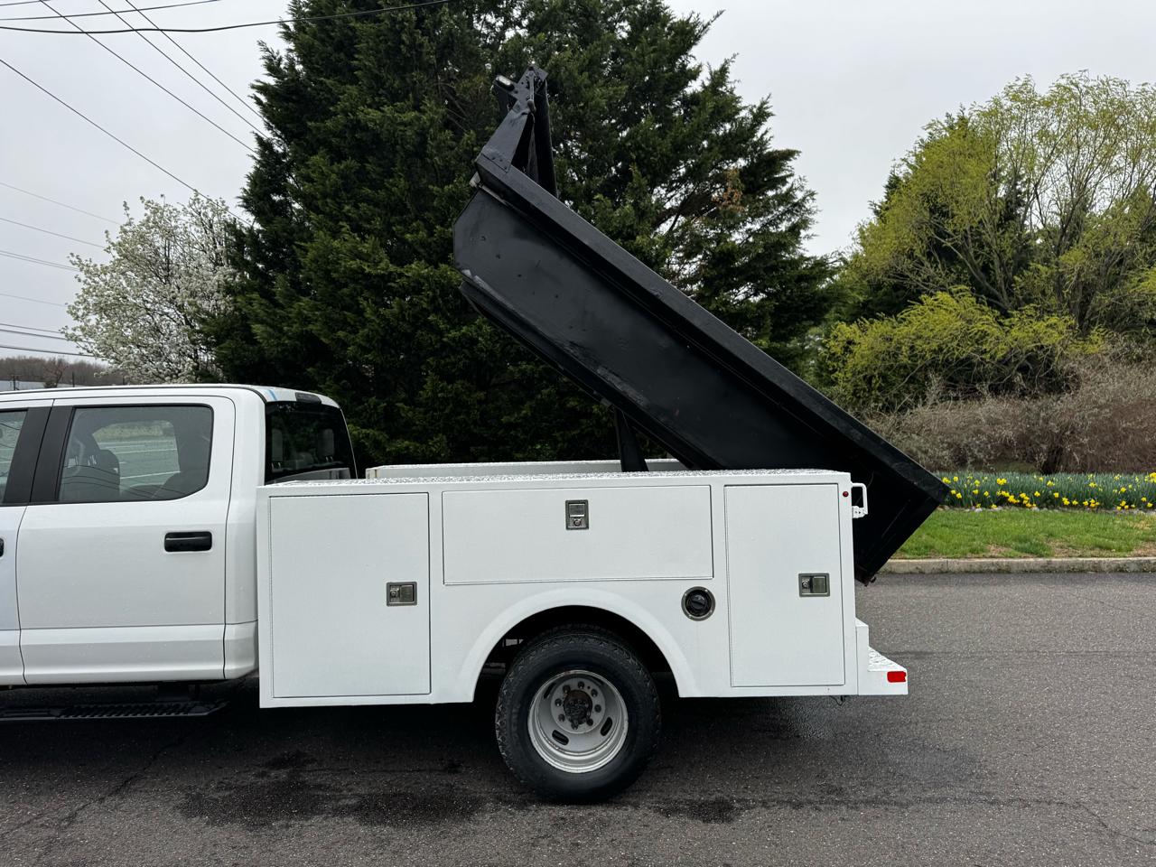 Ford Super Duty F-350 DRW Lariat 4WD Crew Cab 179" WB 60" CA 2019