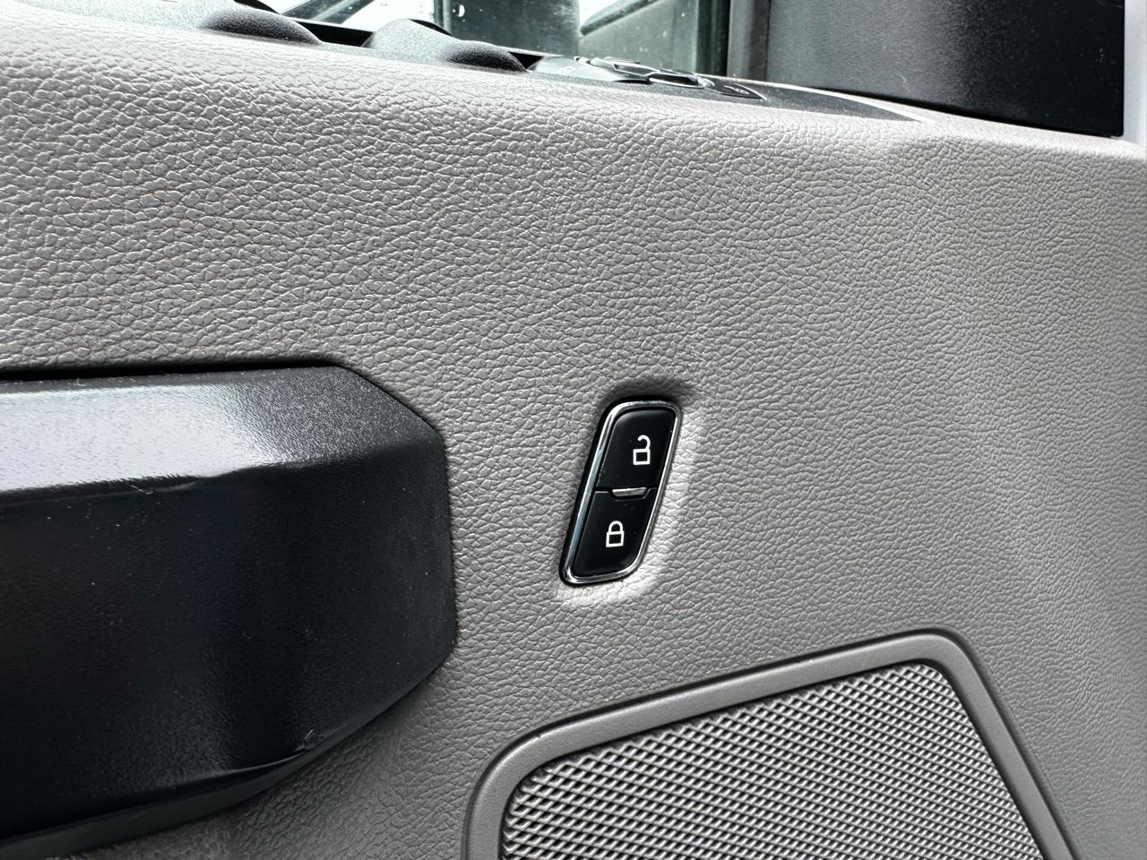 Ford Super Duty F-350 DRW Lariat 4WD Crew Cab 179" WB 60" CA 2019