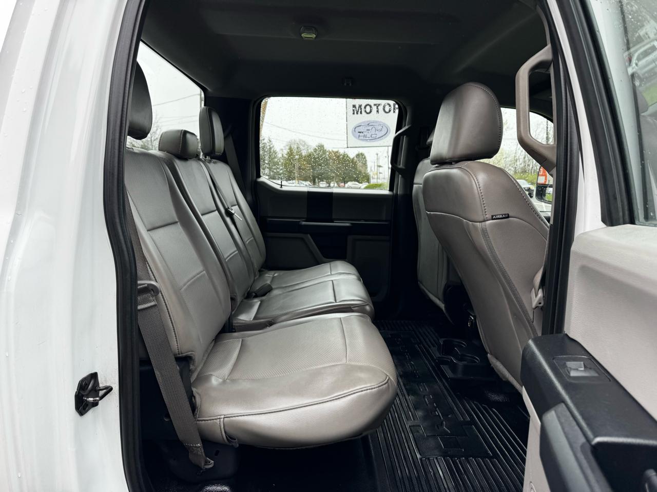 Ford Super Duty F-350 DRW Lariat 4WD Crew Cab 179" WB 60" CA 2019