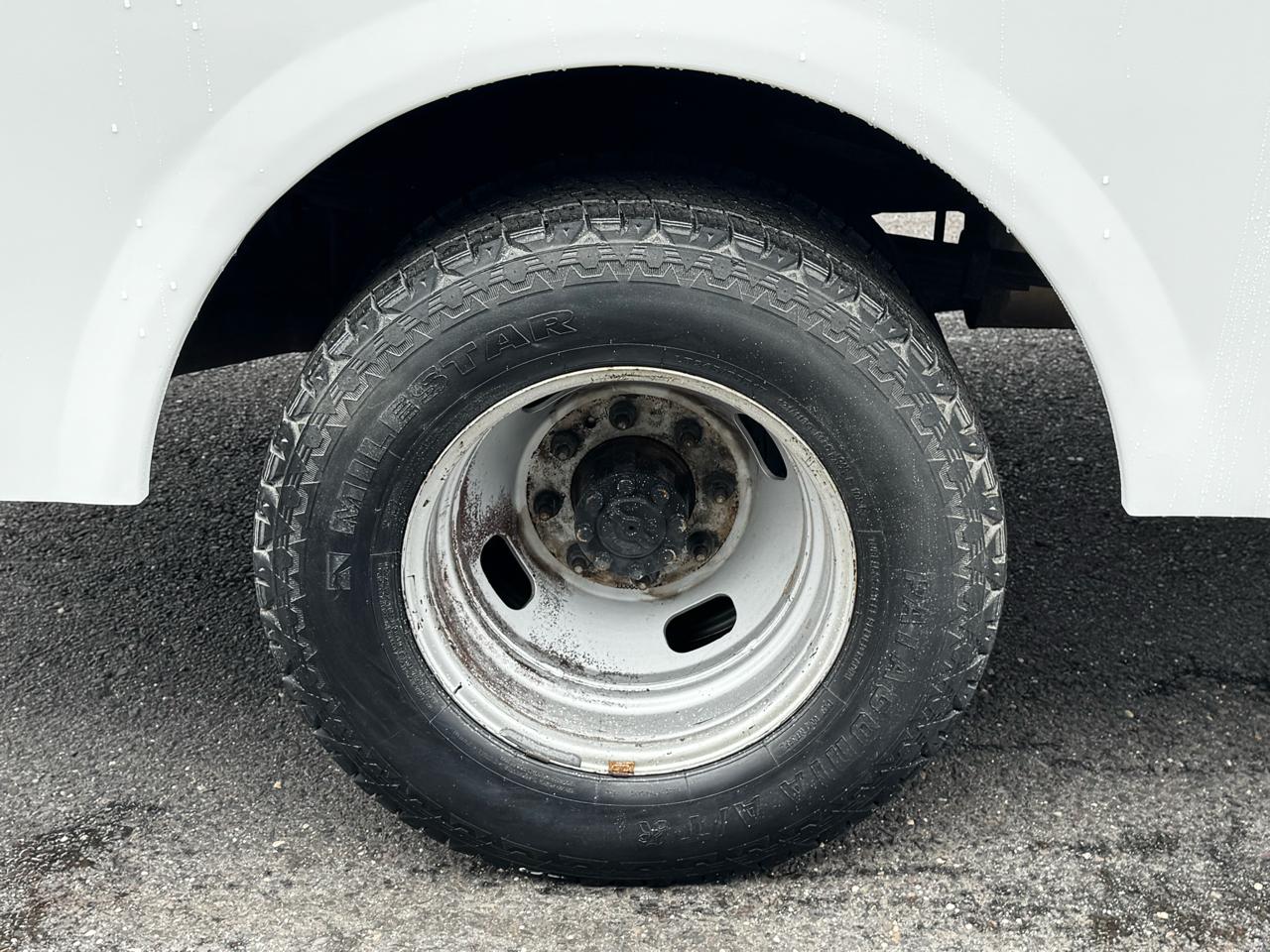 Ford Super Duty F-350 DRW Lariat 4WD Crew Cab 179" WB 60" CA 2019