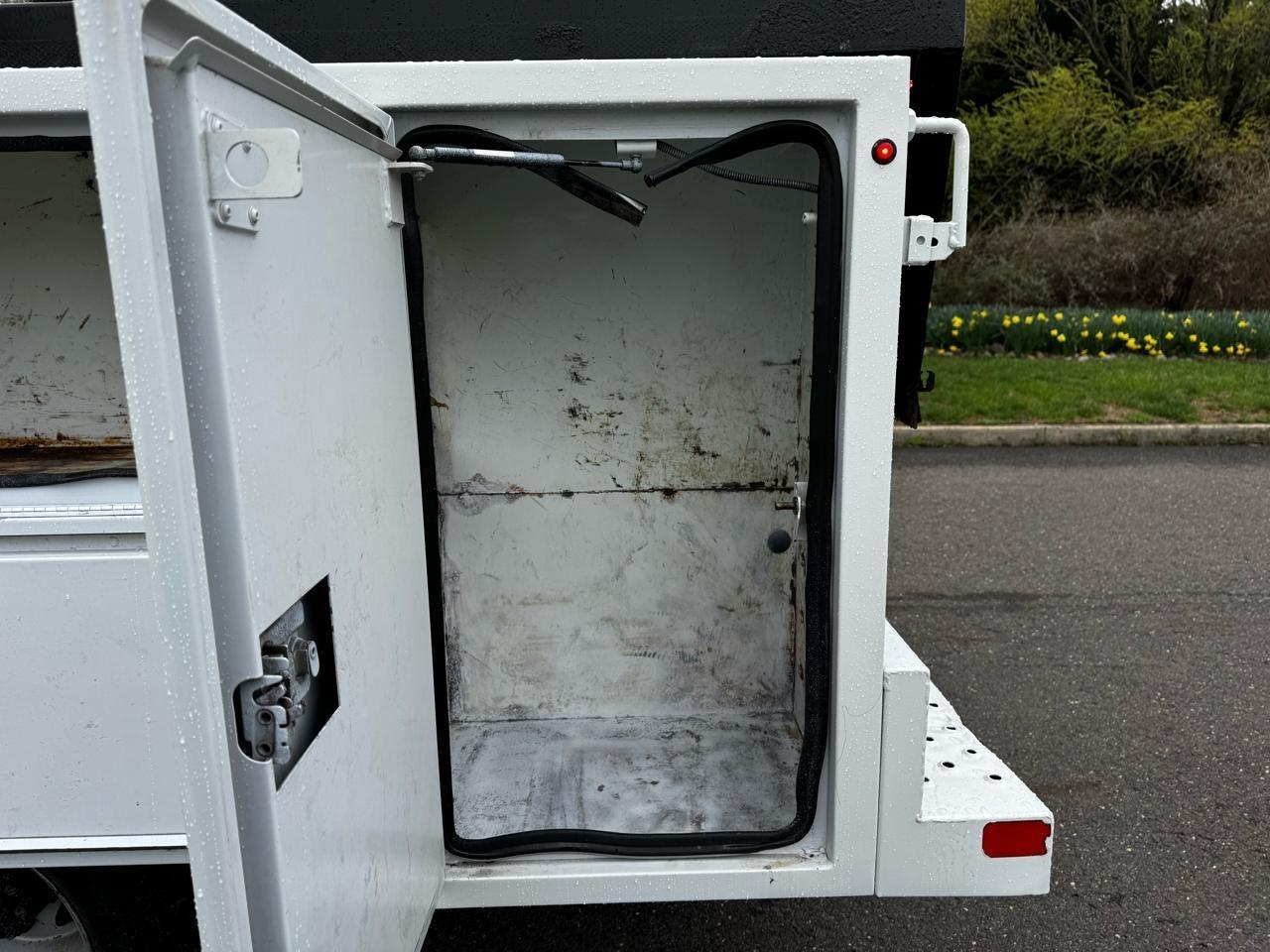 Ford Super Duty F-350 DRW Lariat 4WD Crew Cab 179" WB 60" CA 2019