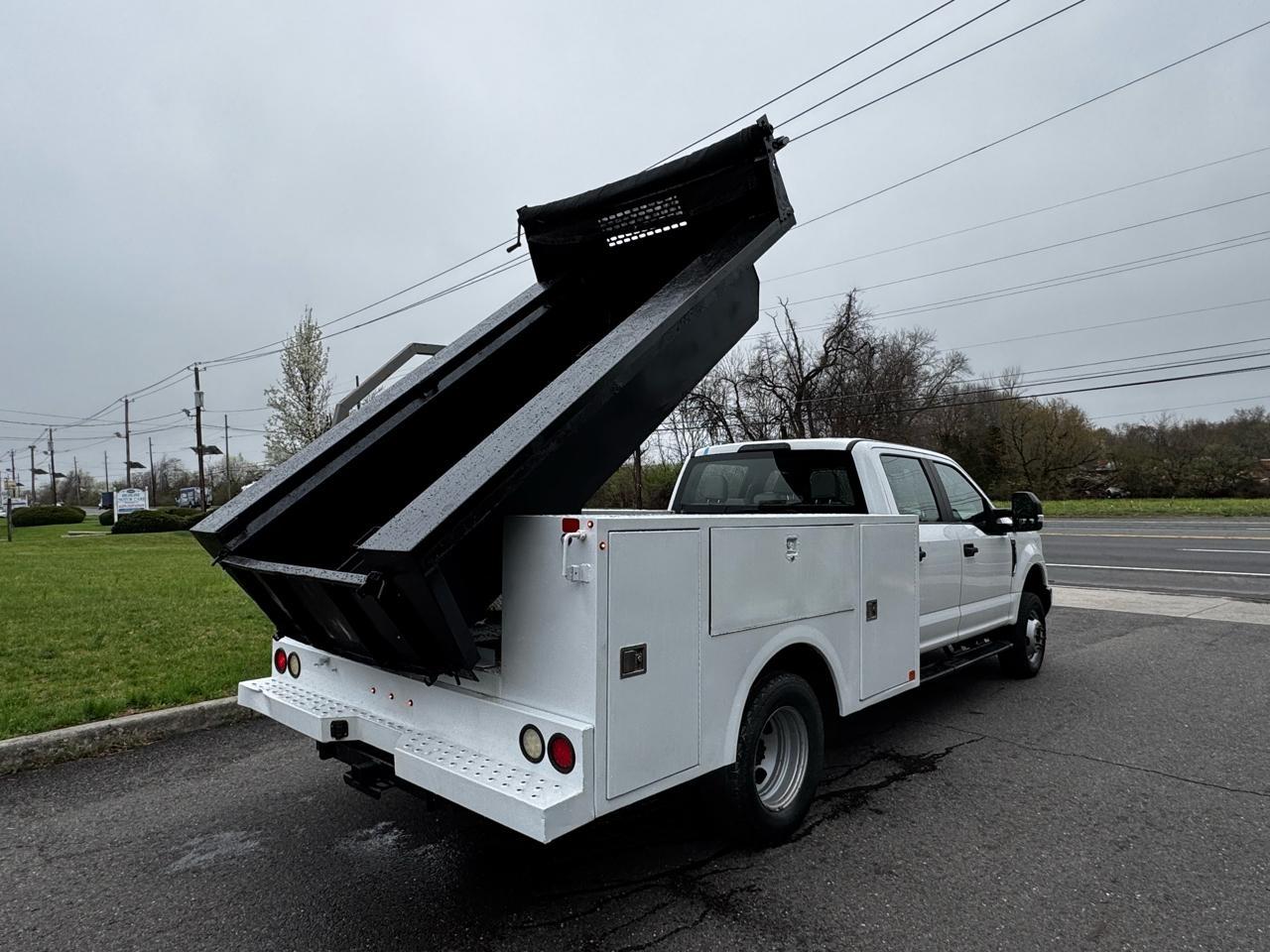 Ford Super Duty F-350 DRW Lariat 4WD Crew Cab 179" WB 60" CA 2019