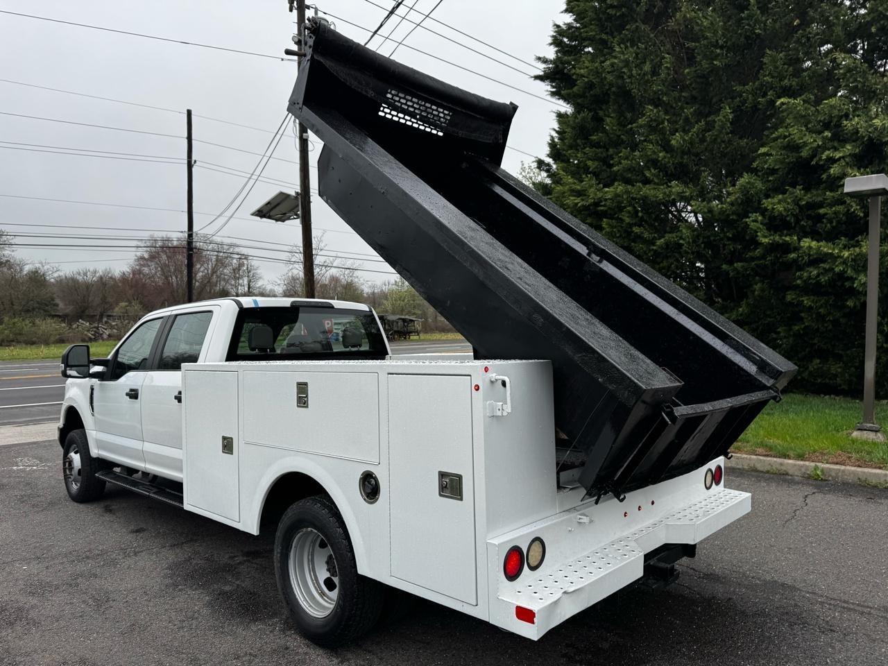 Ford Super Duty F-350 DRW Lariat 4WD Crew Cab 179" WB 60" CA 2019