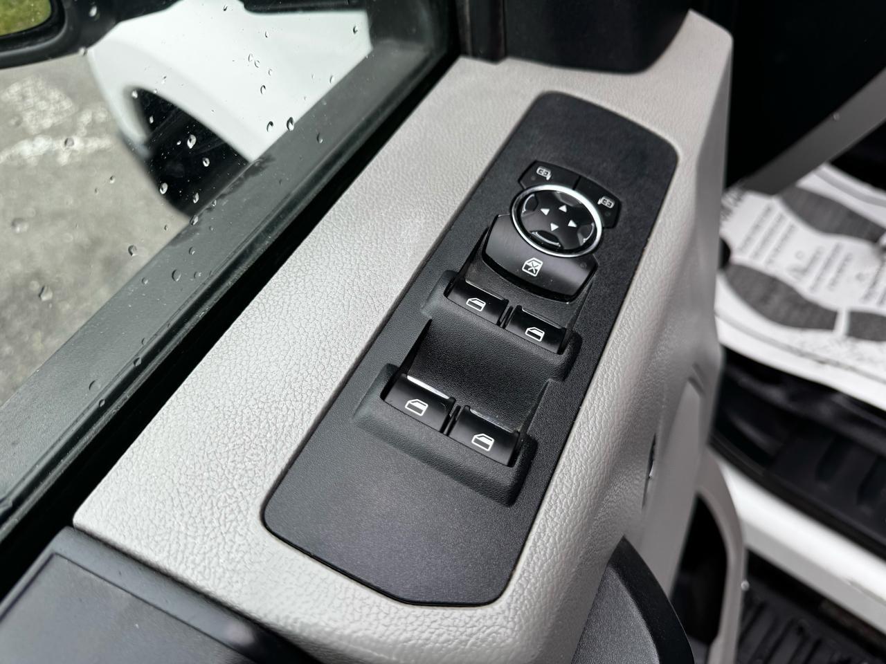 Ford Super Duty F-350 DRW Lariat 4WD Crew Cab 179" WB 60" CA 2019