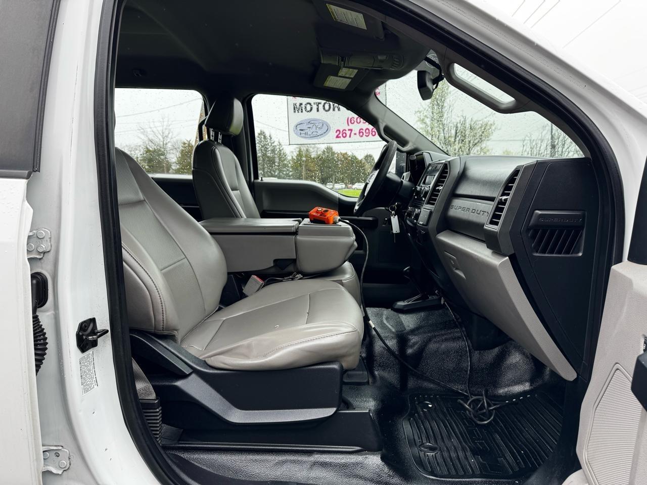 Ford Super Duty F-350 DRW Lariat 4WD Crew Cab 179" WB 60" CA 2019