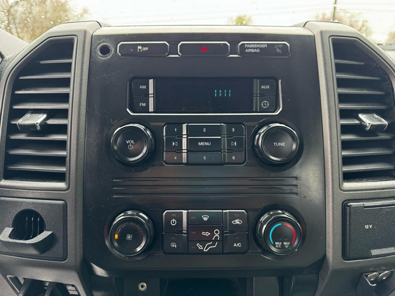 Ford Super Duty F-350 DRW Lariat 4WD Crew Cab 179" WB 60" CA 2019