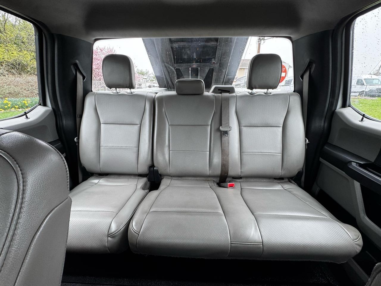 Ford Super Duty F-350 DRW Lariat 4WD Crew Cab 179" WB 60" CA 2019