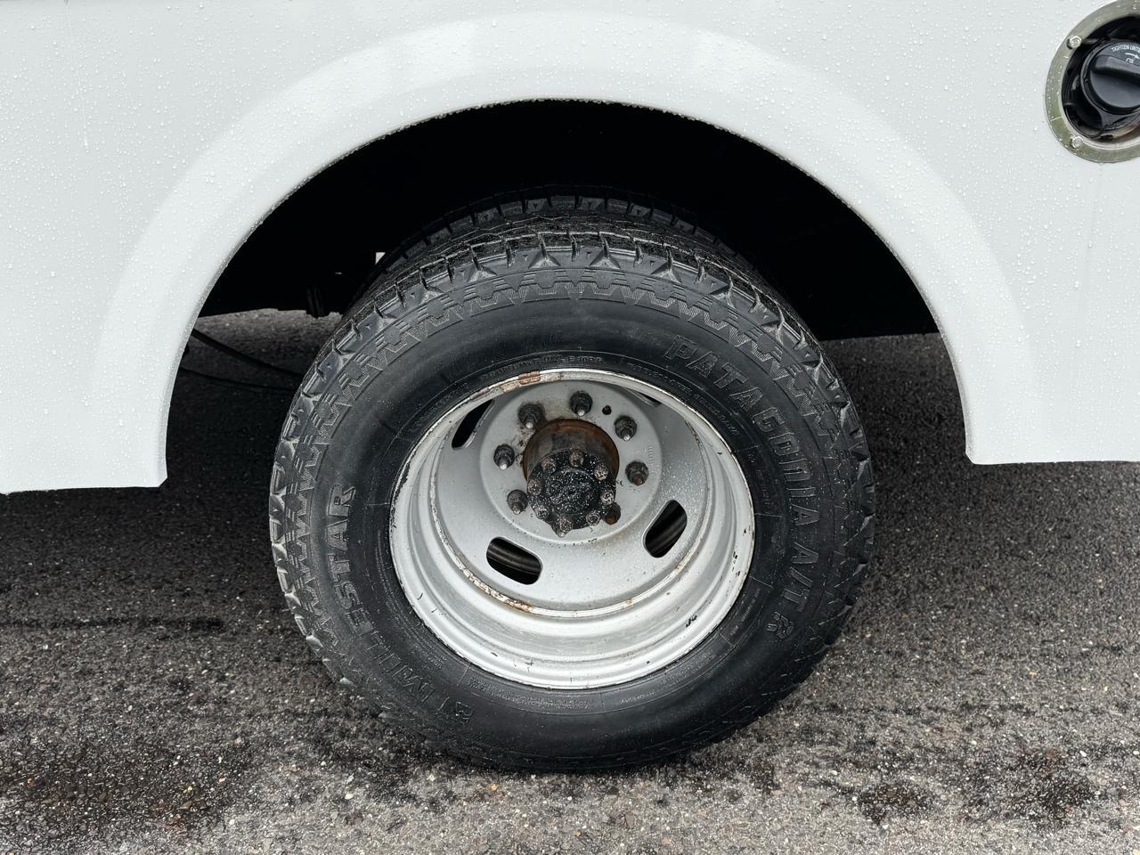 Ford Super Duty F-350 DRW Lariat 4WD Crew Cab 179" WB 60" CA 2019