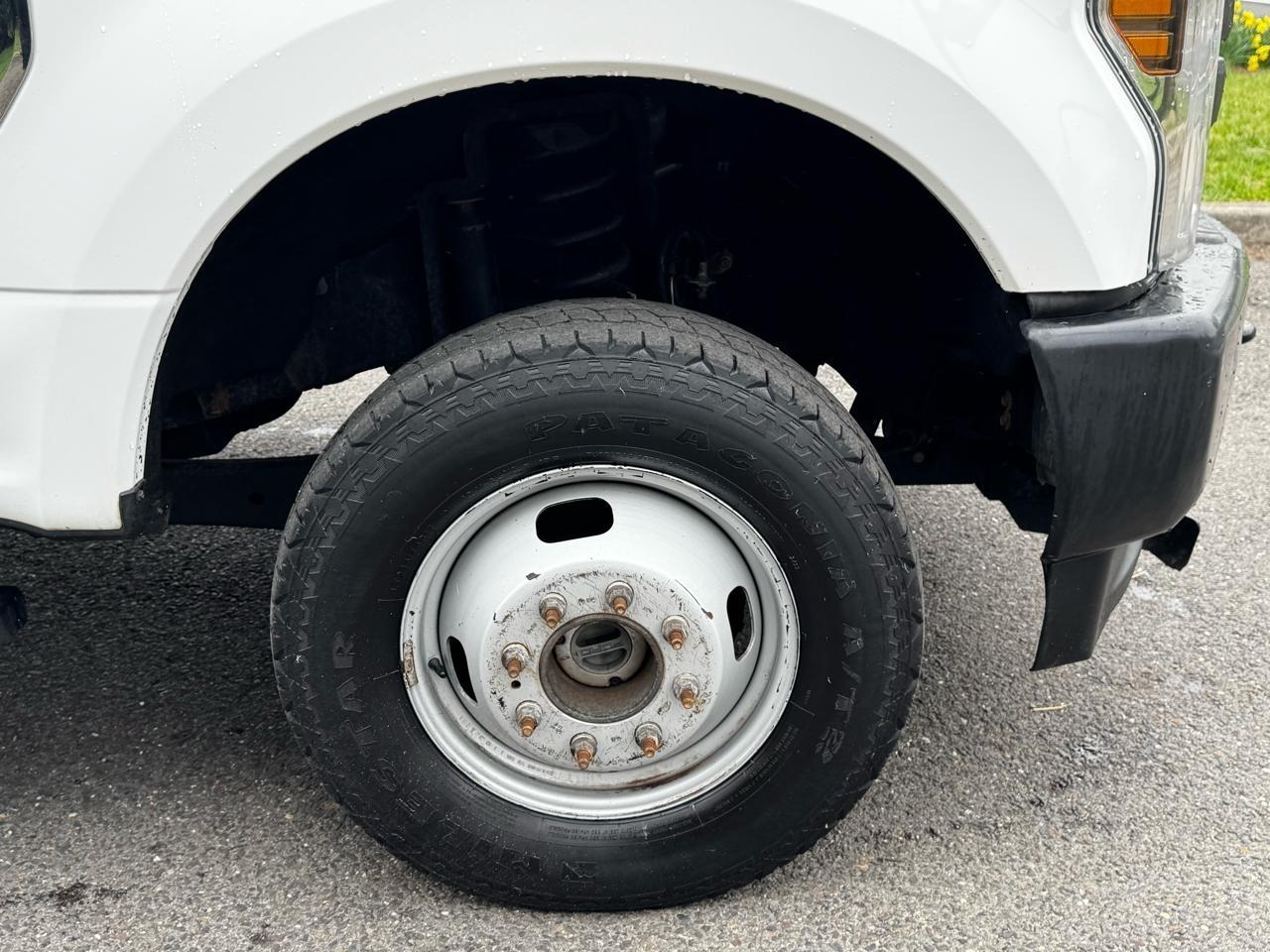 Ford Super Duty F-350 DRW Lariat 4WD Crew Cab 179" WB 60" CA 2019