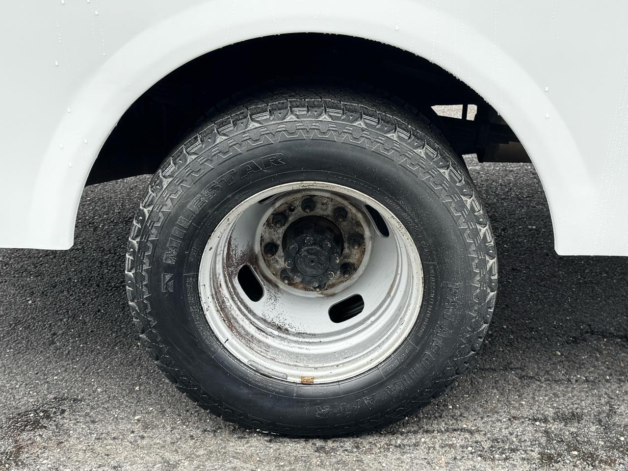 Ford Super Duty F-350 DRW Lariat 4WD Crew Cab 179" WB 60" CA 2019