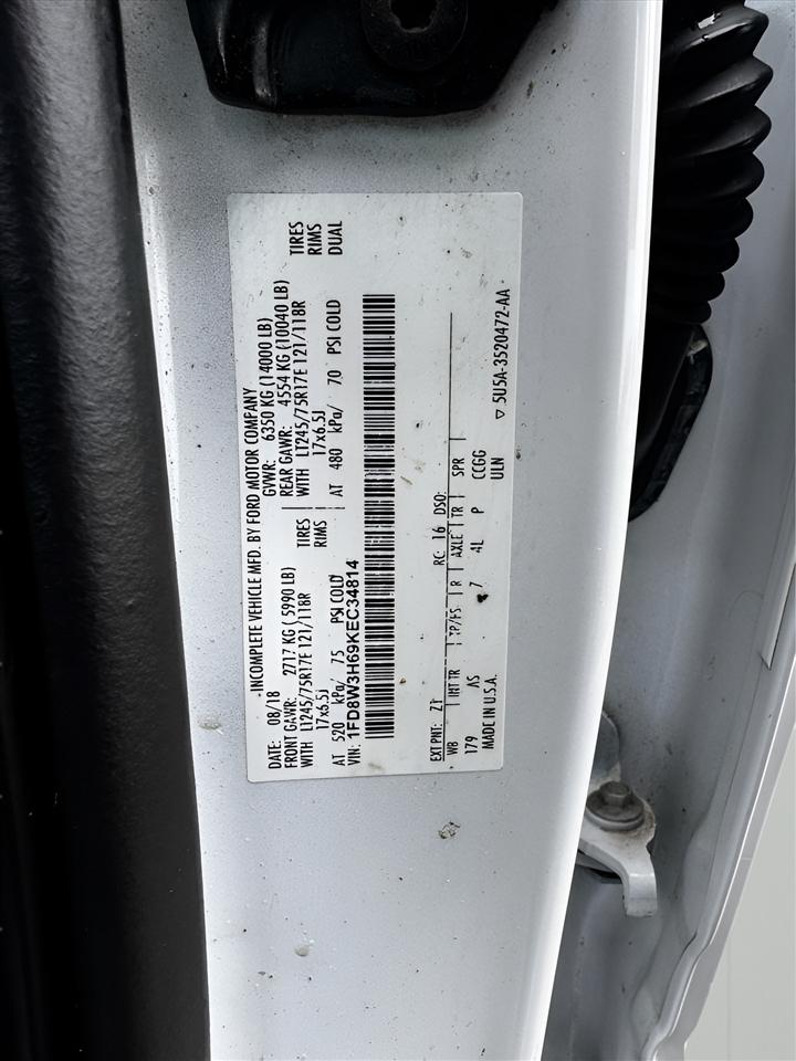 Ford Super Duty F-350 DRW Lariat 4WD Crew Cab 179" WB 60" CA 2019