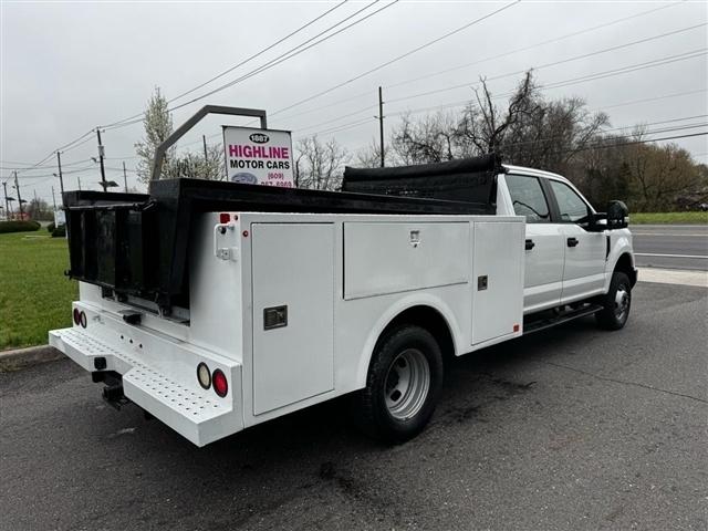 Ford Super Duty F-350 DRW Lariat 4WD Crew Cab 179" WB 60" CA 2019