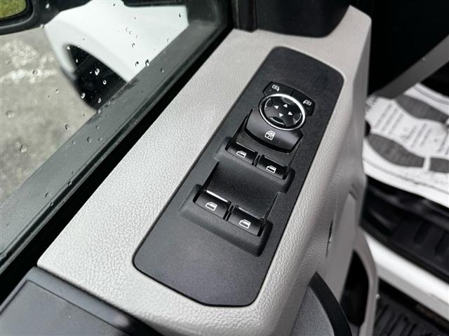 Ford Super Duty F-350 DRW Lariat 4WD Crew Cab 179" WB 60" CA 2019