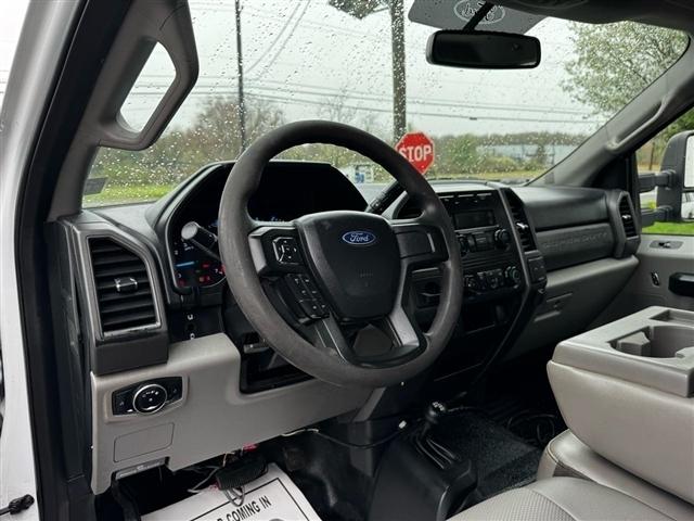 Ford Super Duty F-350 DRW Lariat 4WD Crew Cab 179" WB 60" CA 2019