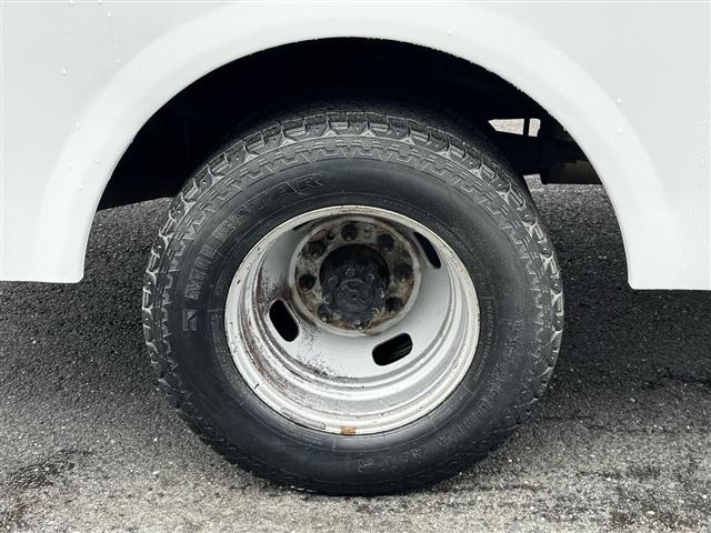 Ford Super Duty F-350 DRW Lariat 4WD Crew Cab 179" WB 60" CA 2019