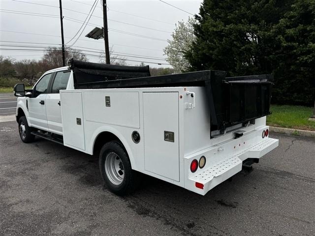 Ford Super Duty F-350 DRW Lariat 4WD Crew Cab 179" WB 60" CA 2019