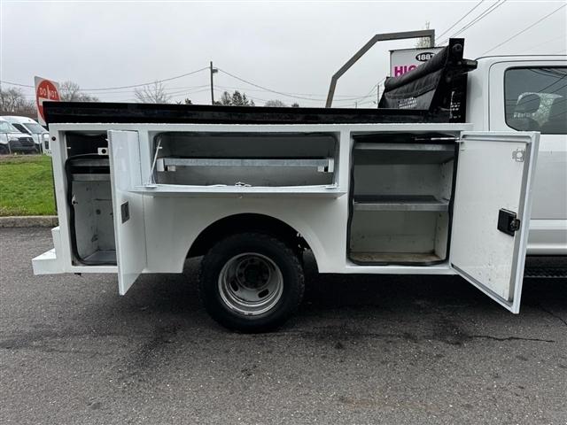 Ford Super Duty F-350 DRW Lariat 4WD Crew Cab 179" WB 60" CA 2019