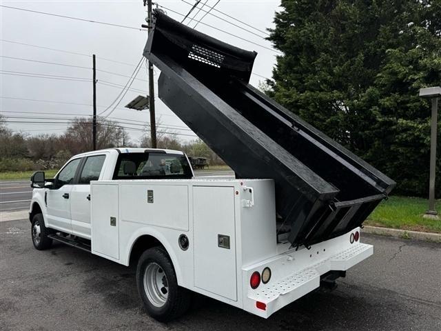 Ford Super Duty F-350 DRW Lariat 4WD Crew Cab 179" WB 60" CA 2019