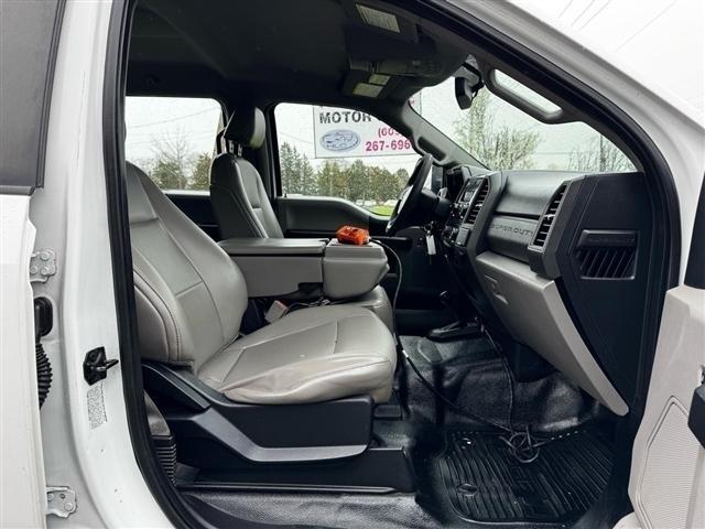 Ford Super Duty F-350 DRW Lariat 4WD Crew Cab 179" WB 60" CA 2019