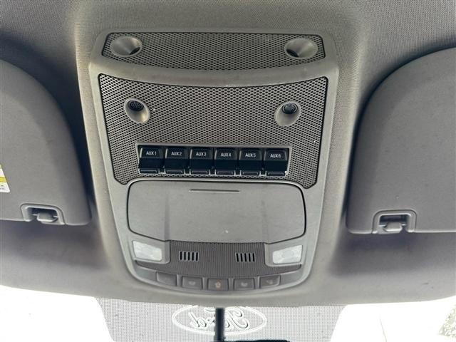 Ford Super Duty F-350 DRW Lariat 4WD Crew Cab 179" WB 60" CA 2019